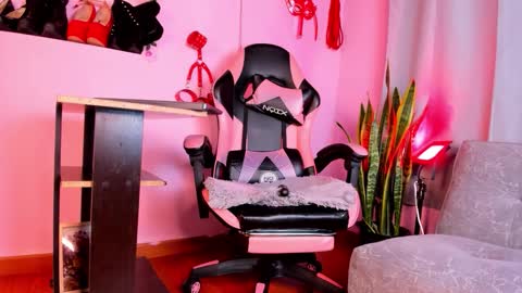 kenia_thompsom01 online show from March 2026 01:22:01 AM