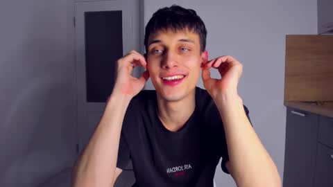 Peter     online show from November 2025 01:19:01 AM