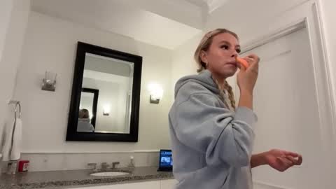 Snapshot of kenziesmithh chatting on January 2026 07:05:02 PM kenziesmithh online show from January 2026 07:05:02 PM