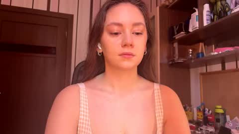 Snapshot of keshastremmel chatting on May 2026 09:16:01 AM Ellie online show from May 2026 09:16:01 AM