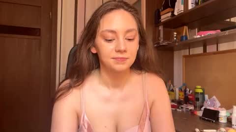 Snapshot of keshastremmel chatting on June 2026 07:44:01 AM Ellie online show from June 2026 07:44:01 AM