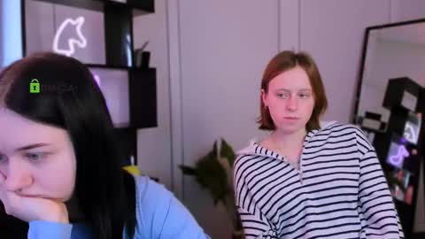 keuli_li online show from February 2026 06:58:01 AM