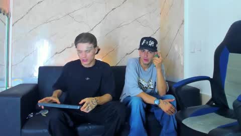 kevinperlas_ online show from November 2025 08:25:02 PM