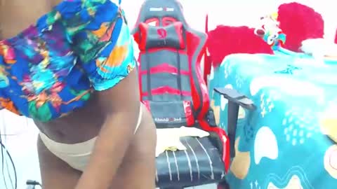 Sandy Saenz online show from January 2025 01:52:01 PM