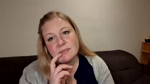 khaleesi0890 online show from November 2025 05:22:01 PM