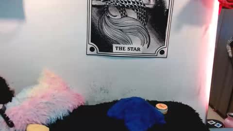 Snapshot of khaleesy13 chatting on November 2025 10:32:02 PM khaleesy online show from November 2025 10:32:02 PM