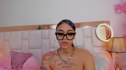 Khelany Isyy  online show from December 2024 01:18:01 AM