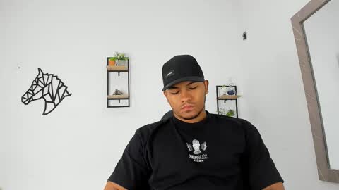 khen_west1 online show from October 2025 05:10:01 PM