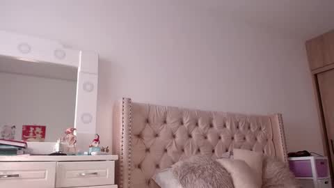 khloe33 online show from February 2025 05:35:01 PM