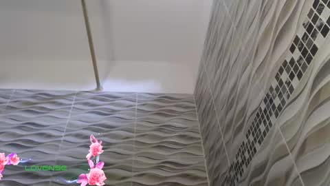 khloe33 online show from February 2026 04:00:01 PM