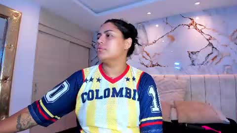 Snapshot of kiana_cream chatting on July 2026 01:15:01 PM N M online show from July 2026 01:15:01 PM