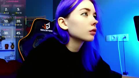 Kira online show from November 2025 09:25:01 PM