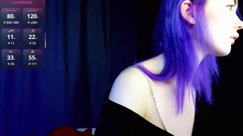 Kira online show from November 2025 09:03:02 PM