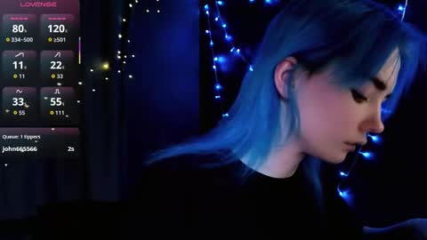 Kira online show from December 2025 08:05:01 PM