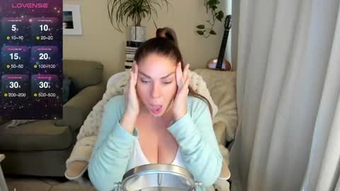 Snapshot of kierareines chatting on May 2026 06:35:02 PM Kiera Reines online show from May 2026 06:35:02 PM
