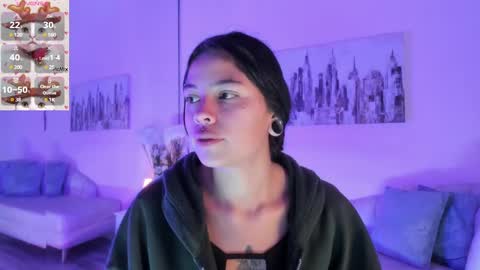 Snapshot of kiki_cams chatting on December 2024 12:33:01 PM kIKI online show from December 2024 12:33:01 PM