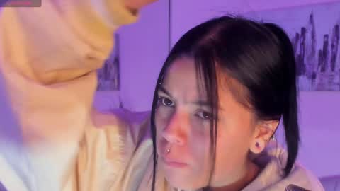 Snapshot of kiki_cams chatting on December 2024 04:33:02 AM kIKI online show from December 2024 04:33:02 AM