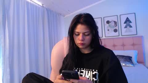 Snapshot of kiki_cams chatting on October 2025 02:39:02 PM kIKI online show from October 2025 02:39:02 PM