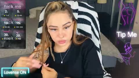 Snapshot of kim_brownie chatting on October 2025 08:31:01 PM Kim online show from October 2025 08:31:01 PM