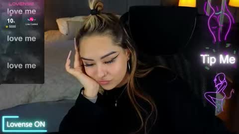 Snapshot of kim_brownie chatting on October 2025 08:37:01 AM Kim online show from October 2025 08:37:01 AM