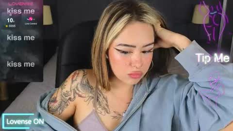 Snapshot of kim_brownie chatting on October 2025 08:42:02 PM Kim online show from October 2025 08:42:02 PM