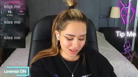 Snapshot of kim_brownie chatting on October 2025 08:47:02 AM Kim online show from October 2025 08:47:02 AM