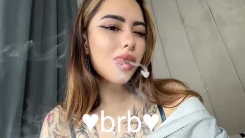 Snapshot of kim_brownie chatting on November 2025 08:19:02 PM Kim online show from November 2025 08:19:02 PM