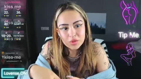 Snapshot of kim_brownie chatting on November 2025 06:06:02 PM Kim online show from November 2025 06:06:02 PM