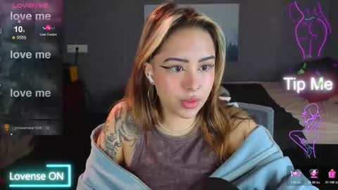 Snapshot of kim_brownie chatting on November 2025 05:07:01 AM Kim online show from November 2025 05:07:01 AM