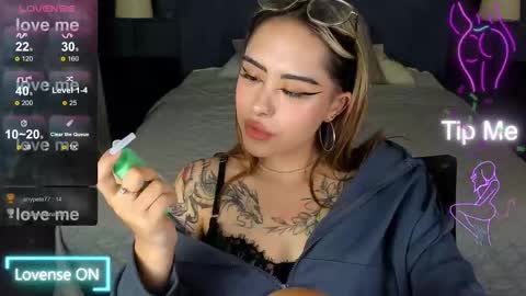 Snapshot of kim_brownie chatting on November 2025 05:52:01 AM Kim online show from November 2025 05:52:01 AM