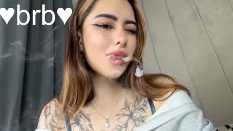 Snapshot of kim_brownie chatting on November 2025 09:06:02 PM Kim online show from November 2025 09:06:02 PM