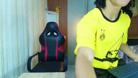 Snapshot of kim_curly_ chatting on April 2026 12:52:02 AM KIM online show from April 2026 12:52:02 AM