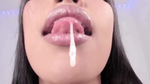 Snapshot of kim_mouth17 chatting on November 2025 02:33:01 AM kim_mouth17 online show from November 2025 02:33:01 AM