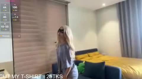 Kim online show from October 2025 04:46:02 AM