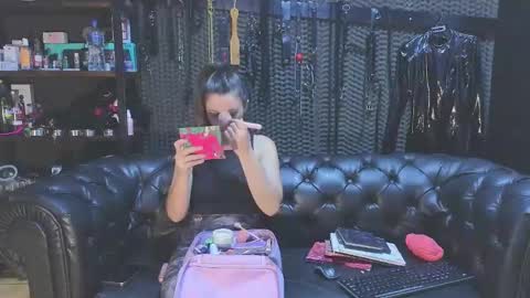  KIMBERLY SWAN  online show from January 2025 10:08:02 PM