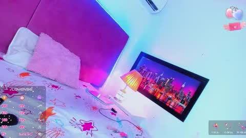 Your Queen KIM online show from November 2025 07:26:01 PM