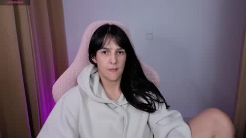 Kim 3 online show from October 2025 04:52:01 AM