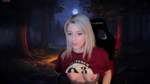 Snapshot of kimilee22 chatting on December 2024 07:38:02 PM Wolfs Girl online show from December 2024 07:38:02 PM