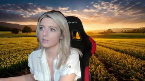 Snapshot of kimilee22 chatting on December 2024 02:08:02 AM Wolfs Girl online show from December 2024 02:08:02 AM