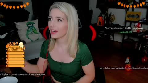 Snapshot of kimilee22 chatting on October 2025 07:01:02 PM Wolfs Girl online show from October 2025 07:01:02 PM