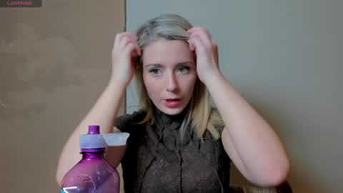 Snapshot of kimilee22 chatting on November 2025 09:13:01 PM Wolfs Girl online show from November 2025 09:13:01 PM