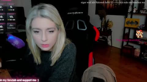 Snapshot of kimilee22 chatting on December 2025 06:34:01 PM Wolfs Girl online show from December 2025 06:34:01 PM