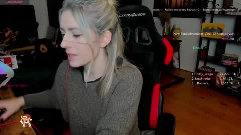 Snapshot of kimilee22 chatting on December 2025 06:58:01 PM Wolfs Girl online show from December 2025 06:58:01 PM