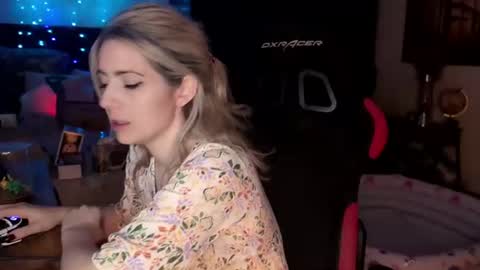 Wolfs Girl online show from July 2026 08:45:01 PM