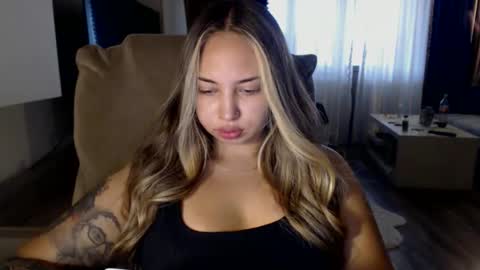 Kim Lee  online show from October 2025 11:22:01 AM