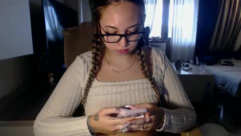 Kim Lee  online show from December 2025 09:07:01 AM