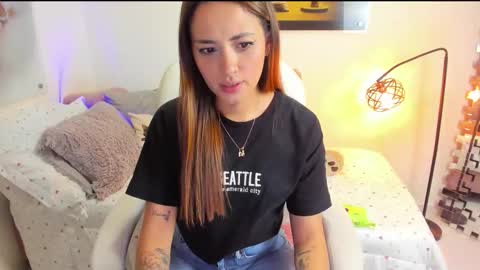 kimmberly_saenz_ online show from October 2025 09:01:01 PM
