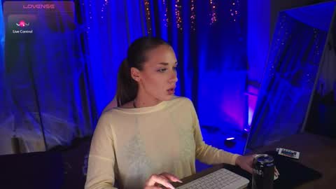 Snapshot of kimmeow_ chatting on November 2025 11:43:02 AM Kim online show from November 2025 11:43:02 AM