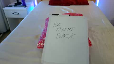 Kimmi Taylor online show from October 2025 10:43:02 PM