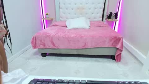 Kim online show from October 2025 12:52:02 PM